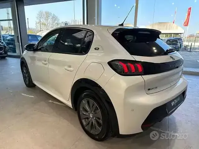 Usata Peugeot 208 Allure 56 kW (77 CV) 2021 Bianco Utilitaria