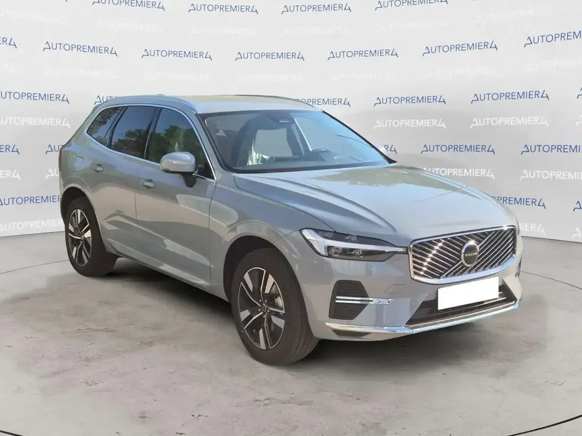 Nuova Volvo XC60 Plus 250 CV (183 kW) 2026 Grigio SUV