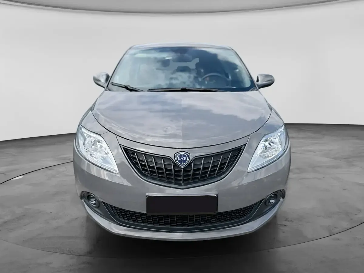 Usata Lancia Ypsilon Silver 70 CV (51 kW) 2023 Grigio Utilitaria