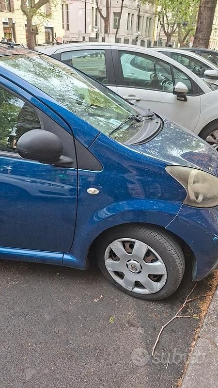 Usado Toyota Aygo 68 HP (50 kW) 2007 Azul Citadino