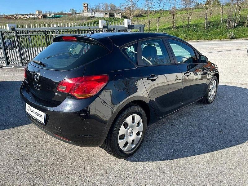 Occasion Opel Astra Cosmo 110 ch (80 kW) 2011 Noir Berline