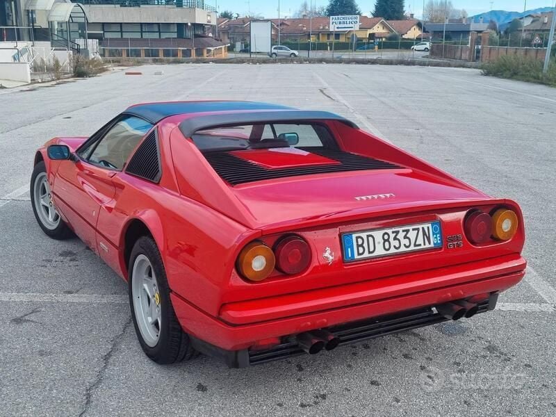 Usata Ferrari 208 270 CV (198 kW) 1987 Rosso Coupé