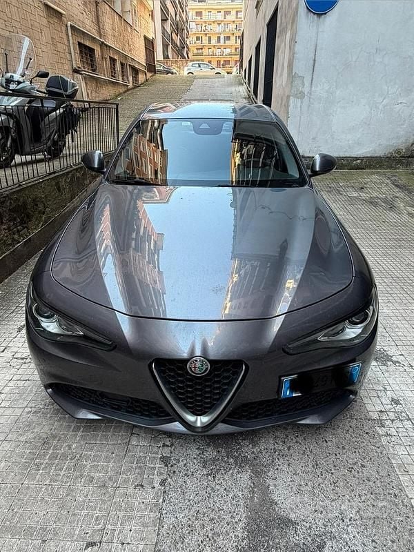 Usata Alfa Romeo Giulia 150 CV (110 kW) 2018 Grigio Berlina