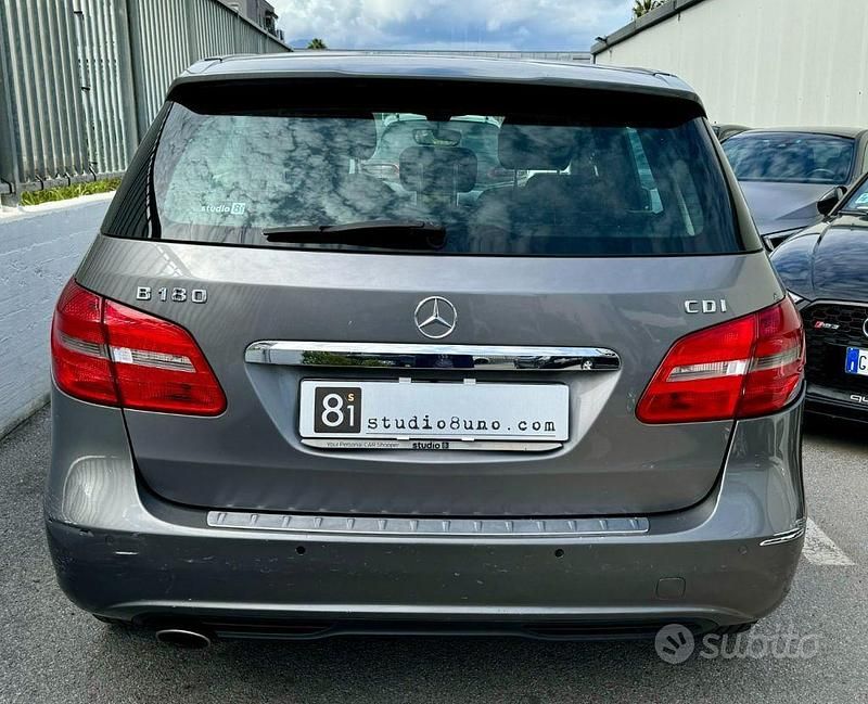 Usata Mercedes B180 Executive 109 CV (80 kW) 2012 Grigio Utilitaria