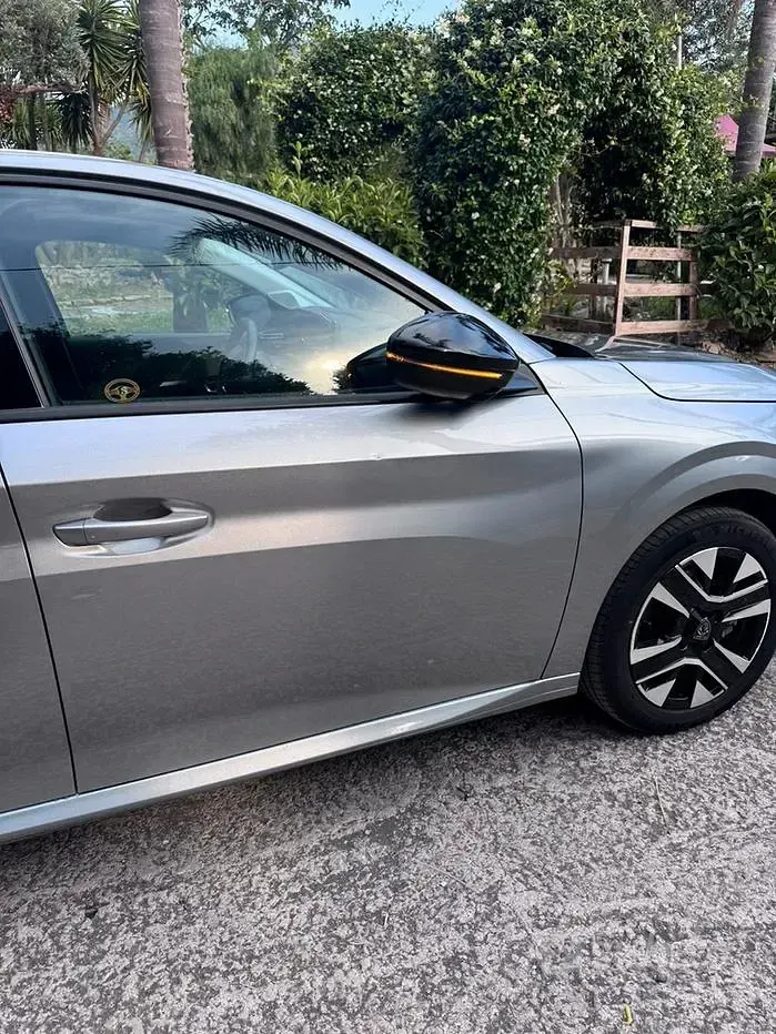 Usata Peugeot 208 101 CV (74 kW) 2026 Grigio Utilitaria