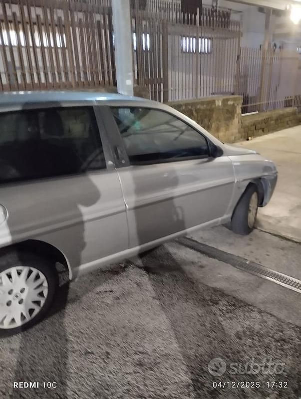 Usata Lancia Ypsilon 60 CV (44 kW) 2000 Grigio Utilitaria