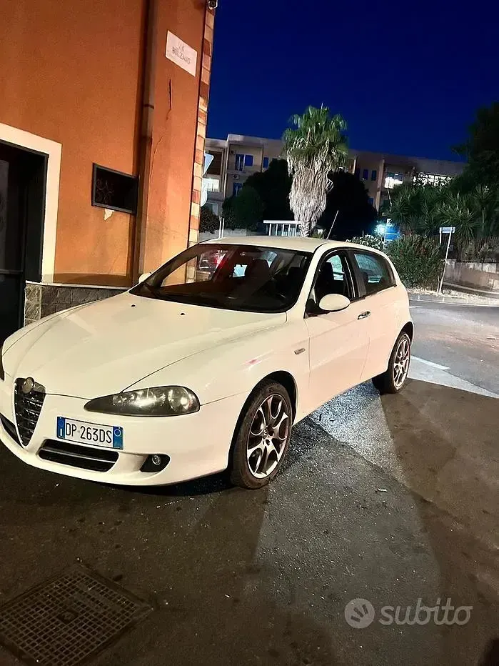 Usata Alfa Romeo 147 116 CV (85 kW) 2008 Bianco Utilitaria