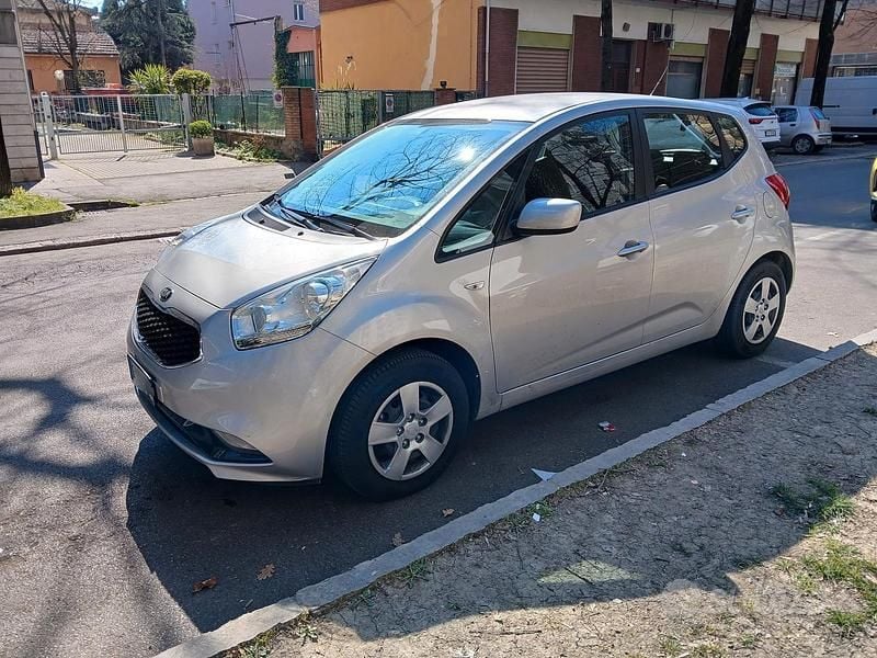Usata Kia Venga Active 90 CV (66 kW) 2015 Grigio Utilitaria