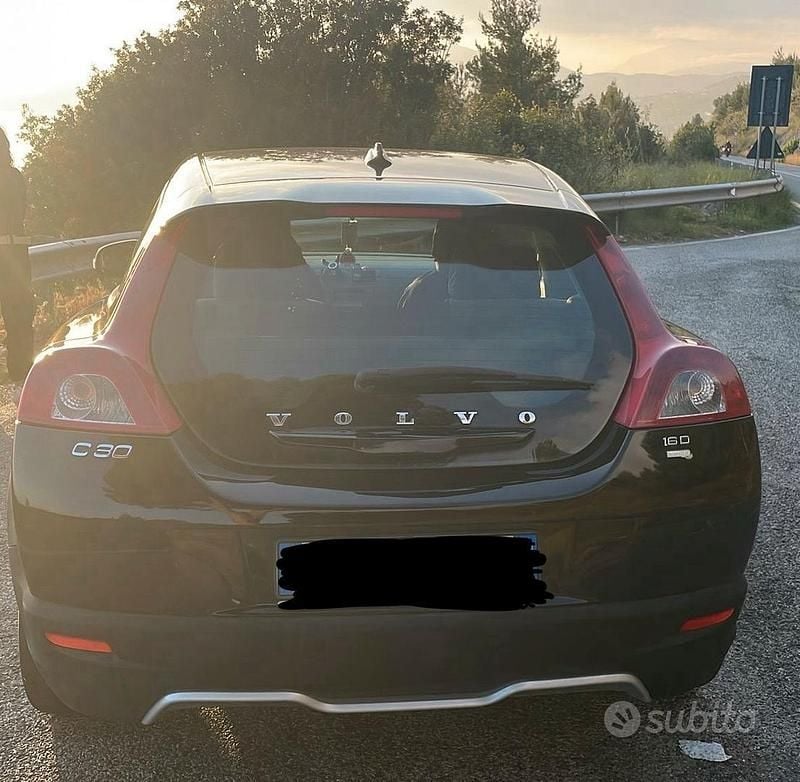 Usata Volvo C30 109 CV (80 kW) 2009 Nero Utilitaria