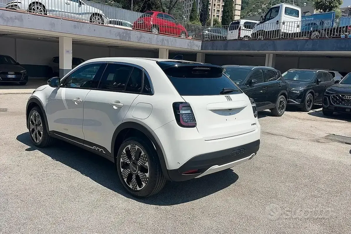 Nuova Fiat 600 La Prima 111 CV (81 kW) 2025 Bianco SUV
