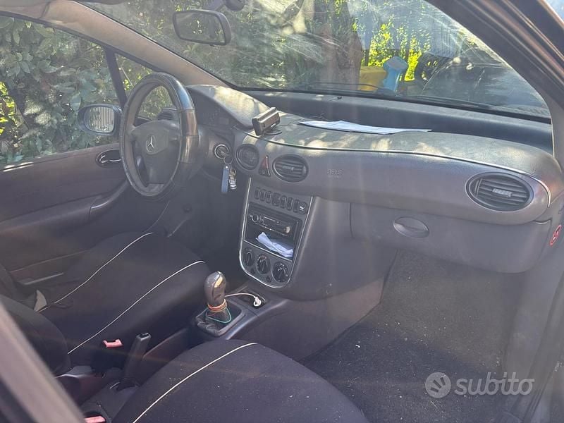 Nero Usata 2003 Mercedes A170 Berlina | 1500 € (Buon prezzo) - Immagine 1/4