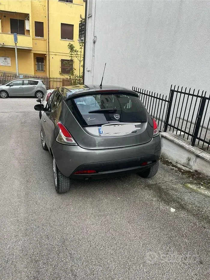 Usata Lancia Ypsilon 80 CV (58 kW) 2015 Grigio Utilitaria