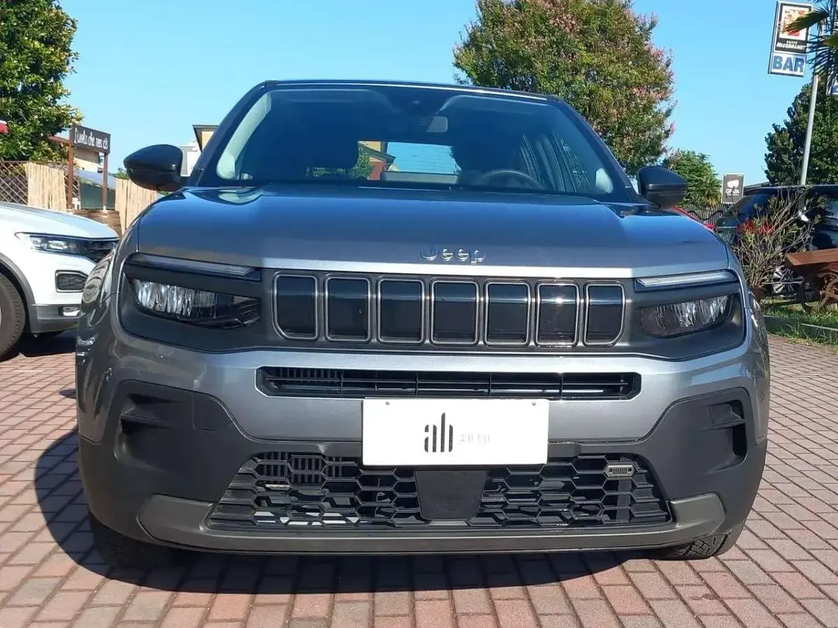 Usata Jeep Avenger Longitude 101 CV (74 kW) 2024 Argento SUV