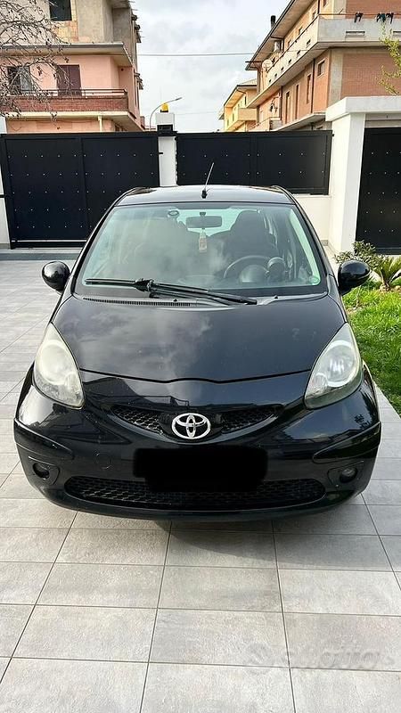 Usata Toyota Aygo 68 CV (50 kW) 2007 Nero Utilitaria
