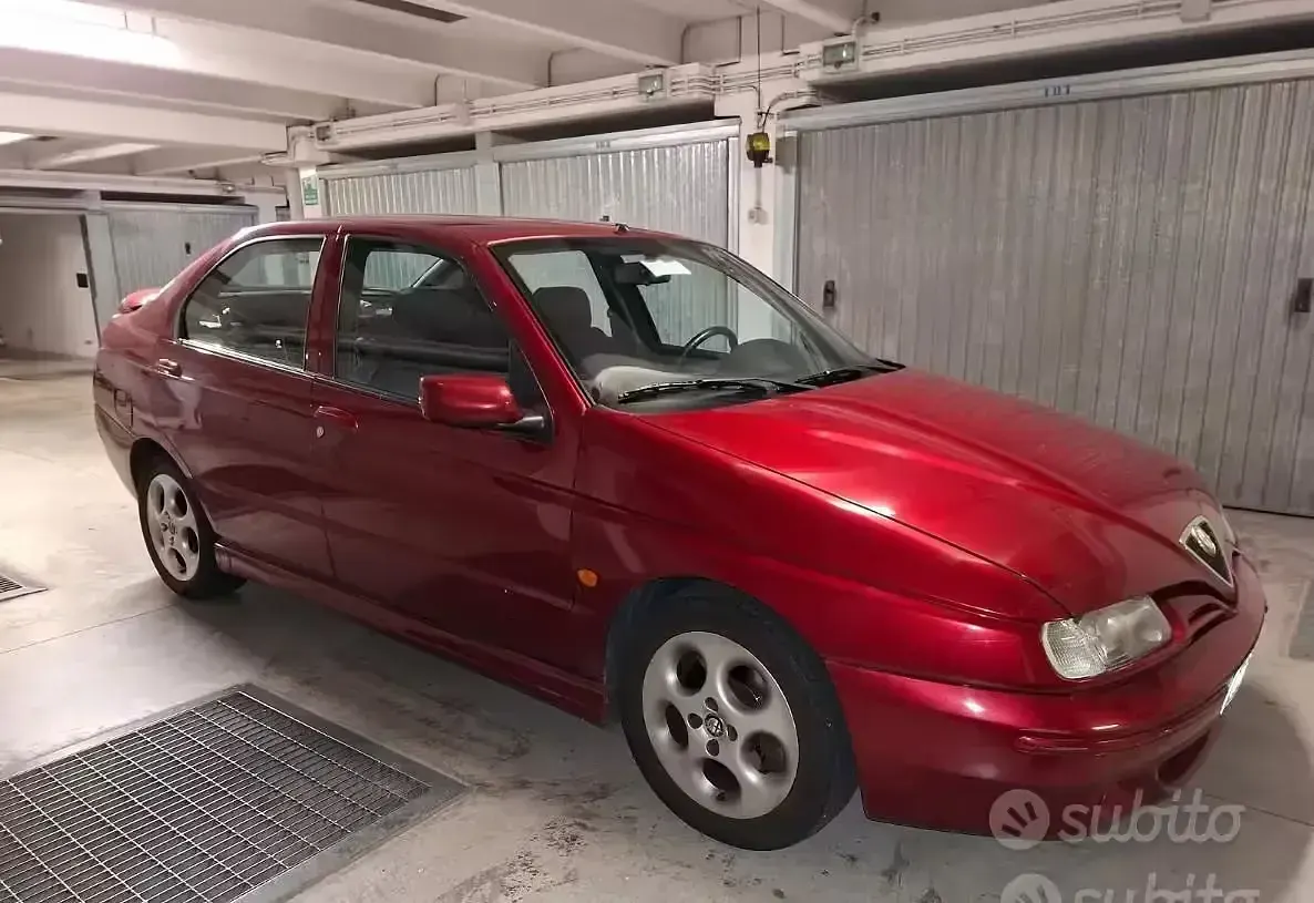 Usata Alfa Romeo 146 144 CV (105 kW) 1999 Rosso Utilitaria