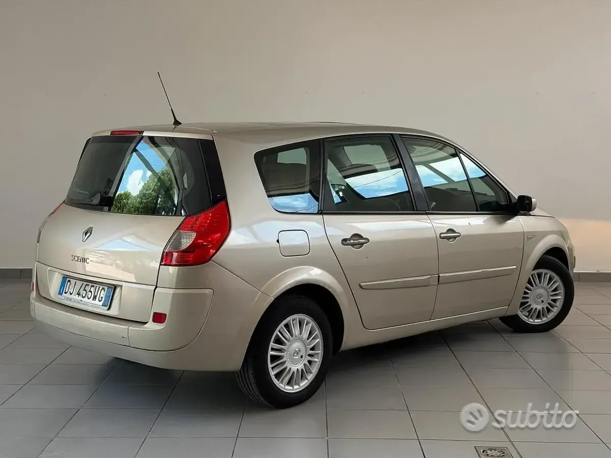 Usata Renault Grand Scénic II 111 CV (81 kW) 2007 Beige Monovolume