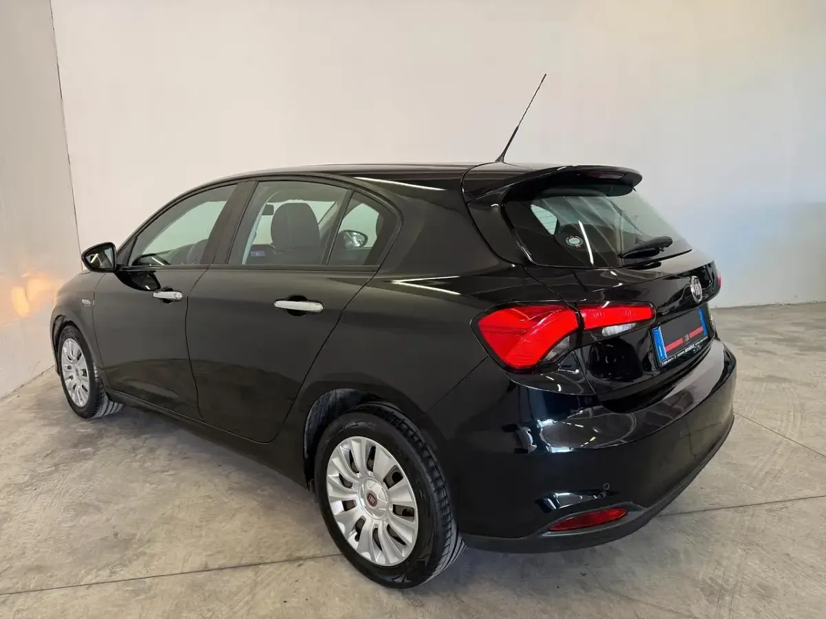 Usata Fiat Tipo Lounge 95 CV (69 kW) 2017 Nero Berlina