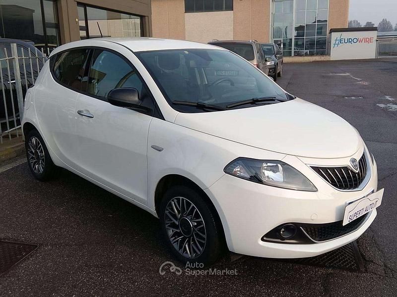 Usata Lancia Ypsilon 69 CV (50 kW) 2023 Bianco Utilitaria