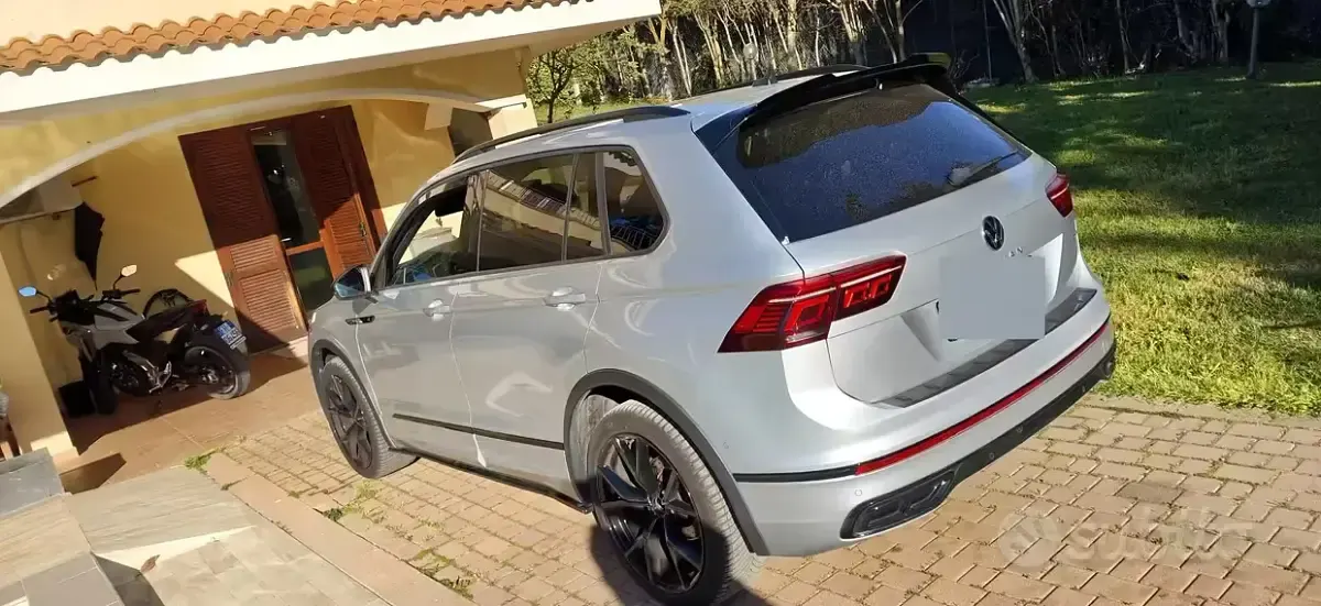 Usata VW Tiguan R-line 200 CV (147 kW) 2021 Grigio SUV