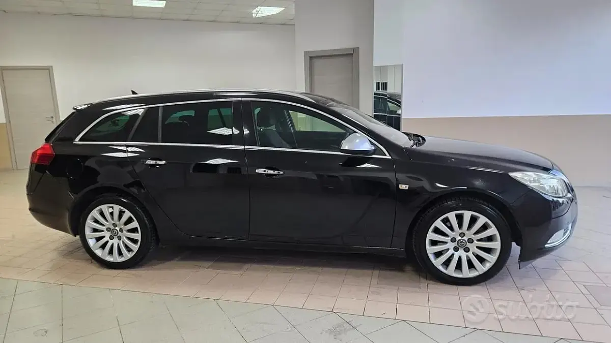 Usata Opel Insignia Cosmo 160 CV (117 kW) 2010 Nero Station wagon