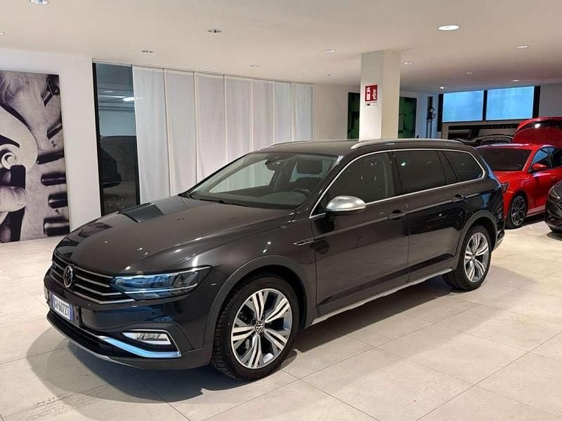 Usata VW Passat Alltrack 200 CV (147 kW) 2022 Grigio Station wagon