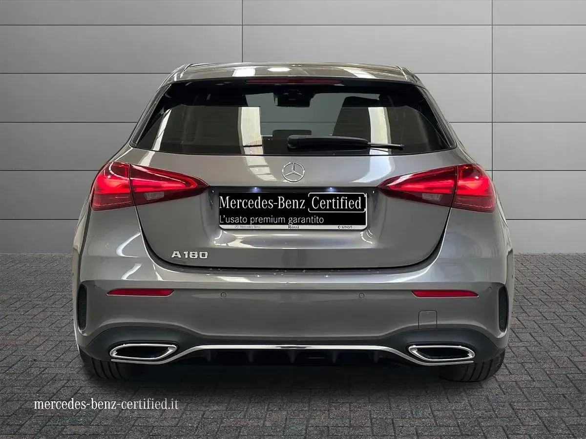 Usata Mercedes A180 AMG Line Premium 136 CV (100 kW) 2023 Grigio medio metallizzato Berlina