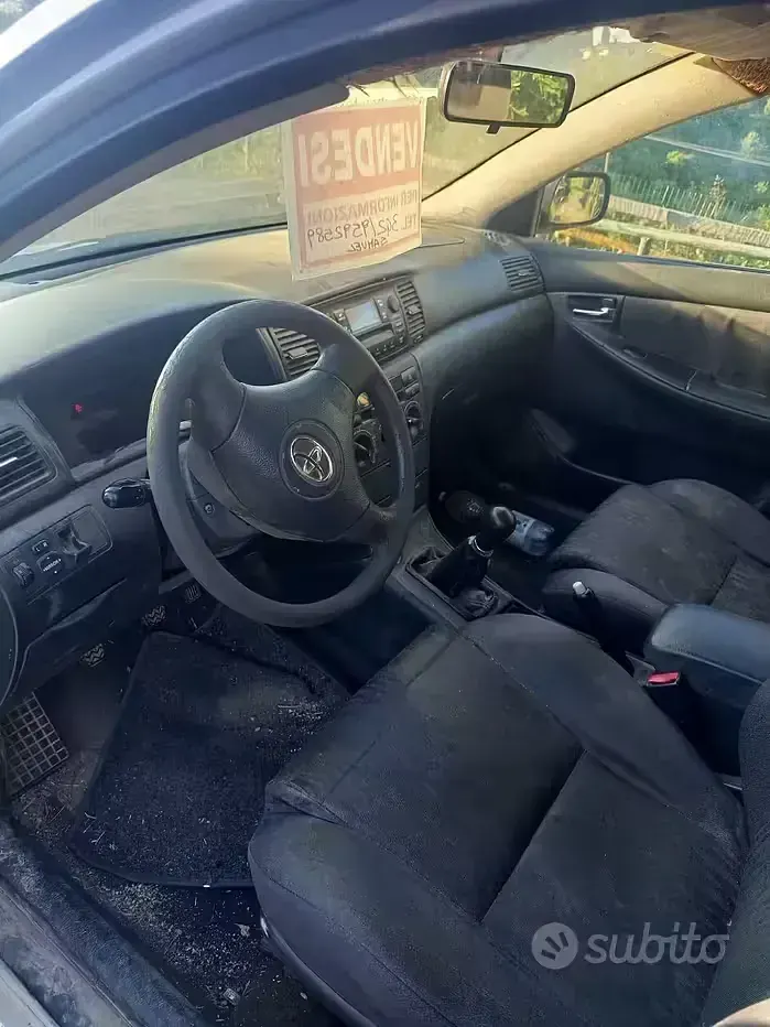 Usata Toyota Corolla 90 CV (66 kW) 2002 Grigio Berlina