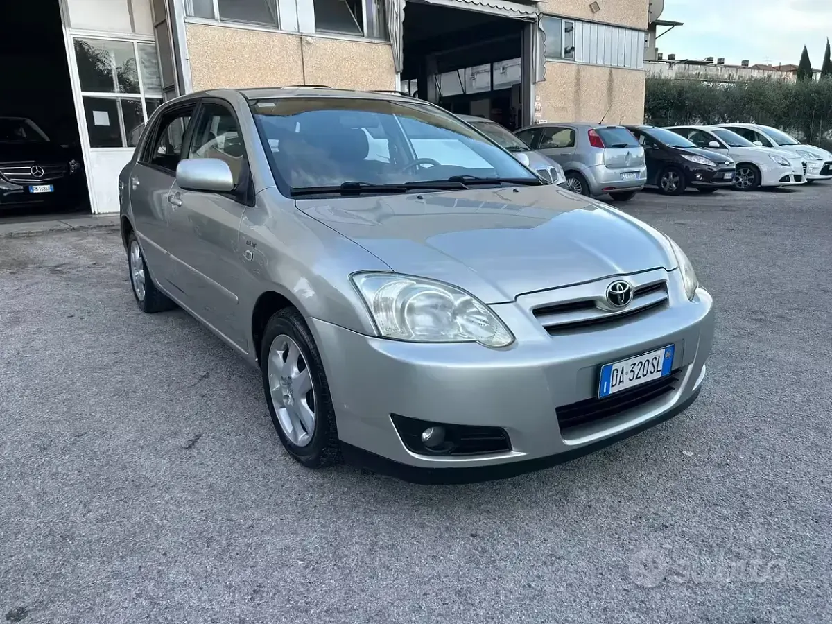 Usata Toyota Corolla 90 CV (66 kW) 2006 Grigio Berlina