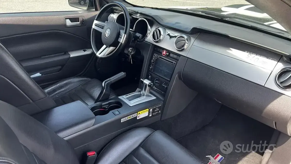 Usata Ford Mustang 305 CV (224 kW) 2008 Bianco Coupé