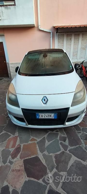 Usata Renault Scénic III XMOD 110 CV (80 kW) 2010 Bianco Monovolume