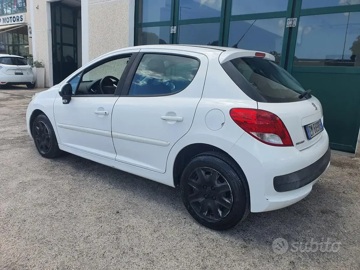Usata Peugeot 207 68 CV (50 kW) 2012 Bianco Berlina