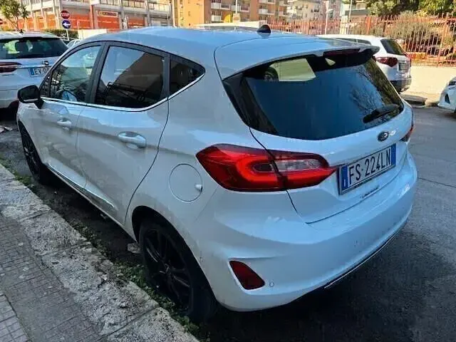 Second-hand Ford Fiesta Vignale 100 CP (73 kW) 2018 Alb Berlinǎ