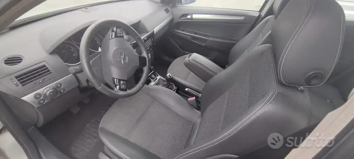 Usata Opel Astra 125 CV (91 kW) 2008 Grigio Berlina