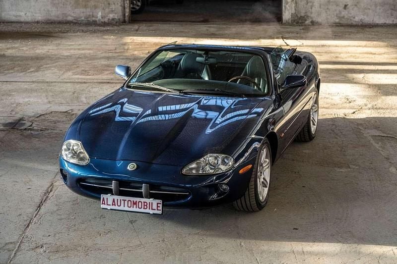 Usata Jaguar XK8 284 CV (208 kW) 2000 Blu Cabrio