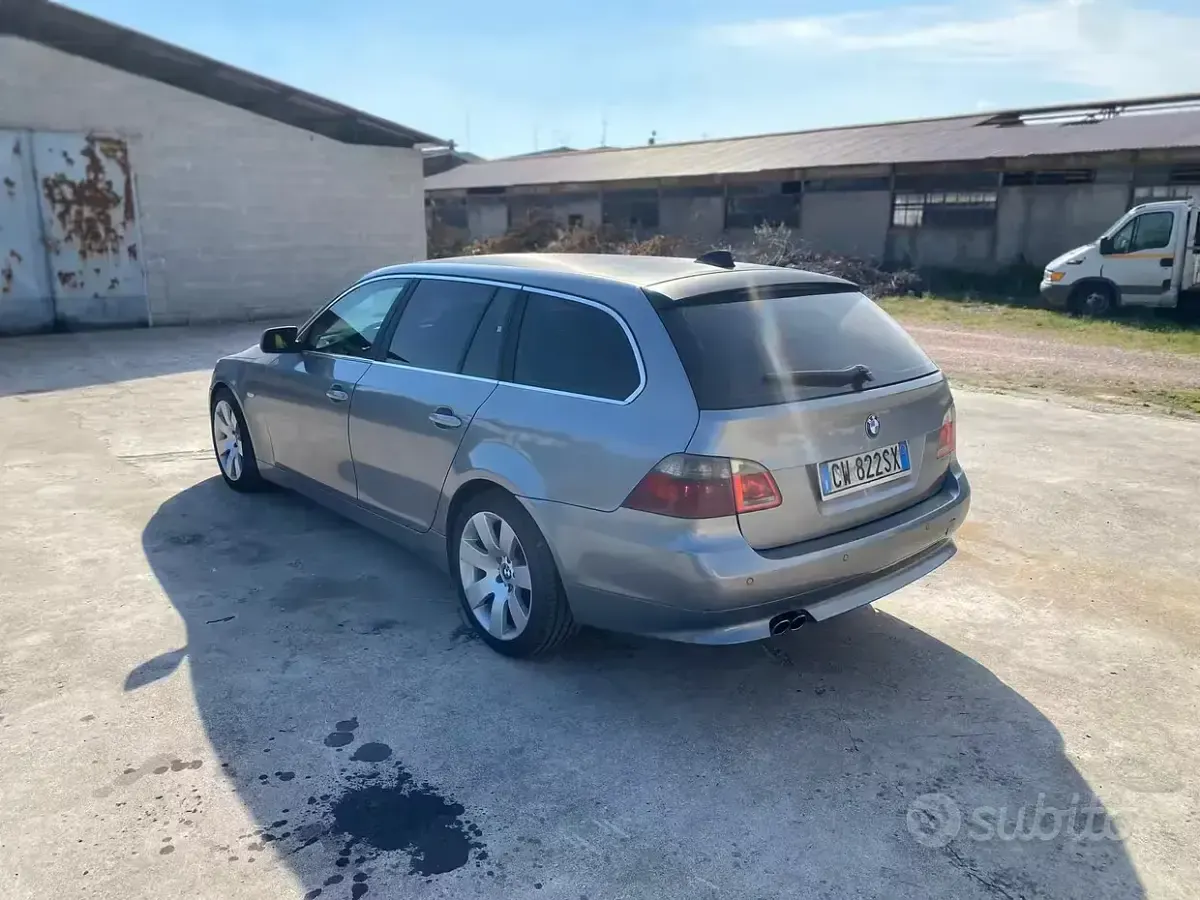 Usata BMW 530 231 CV (169 kW) 2005 Grigio Station wagon