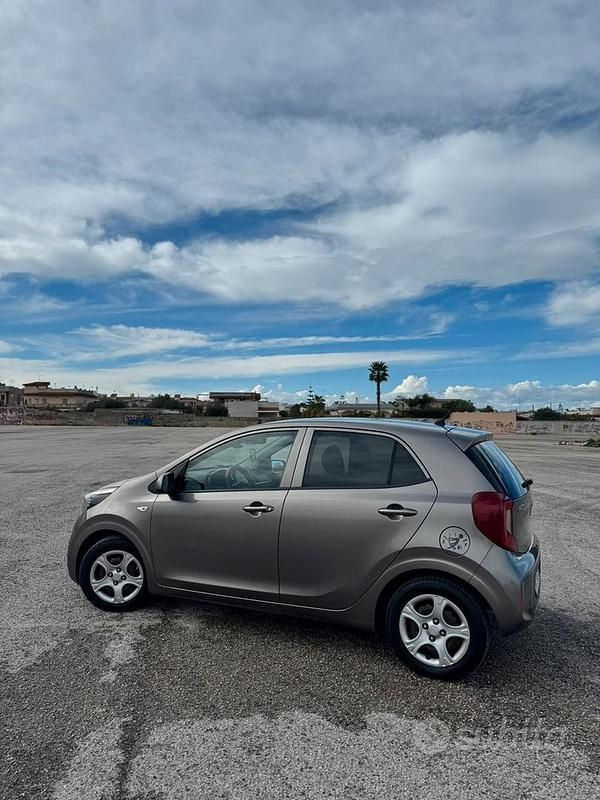 Usata Kia Picanto 67 CV (49 kW) 2017 Grigio Utilitaria