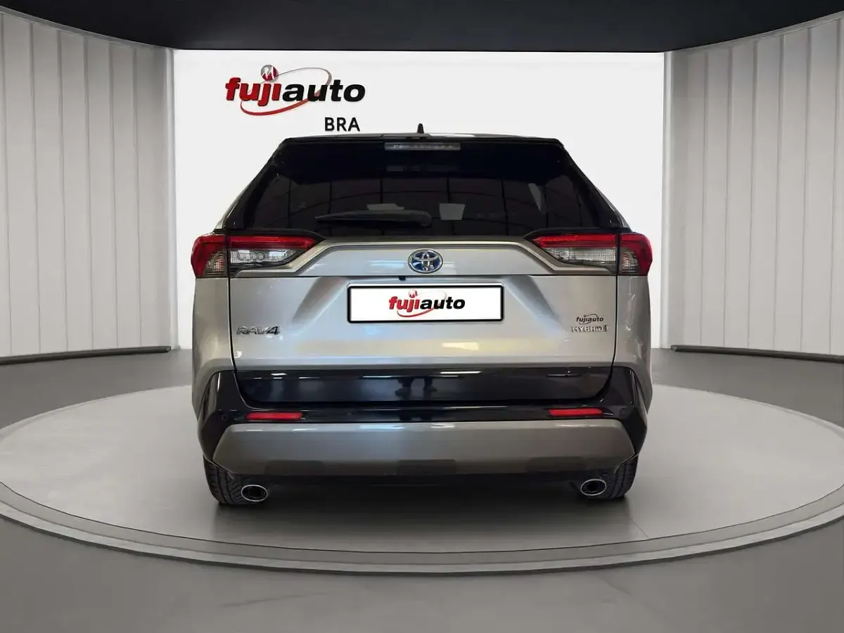 Usata Toyota RAV4 Hybrid Style 218 CV (160 kW) 2022 Silver met & deep black metallic SUV