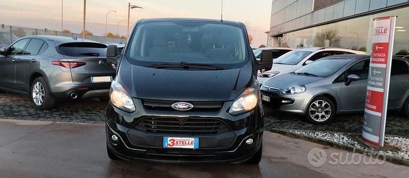 Usata Ford Transit Custom Trend 104 CV (76 kW) 2017 Nero Station wagon