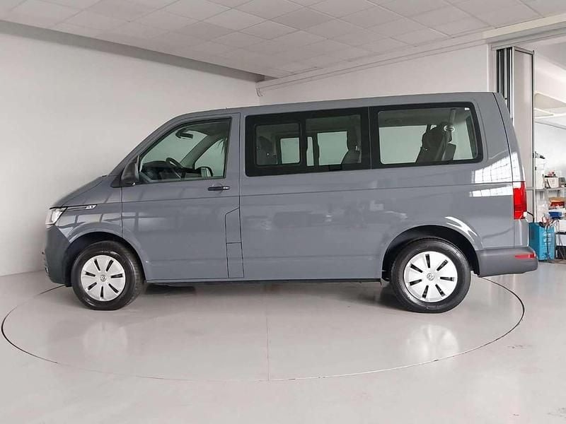 Usata VW Caravelle Trendline 150 CV (110 kW) 2023 Grigio Furgone