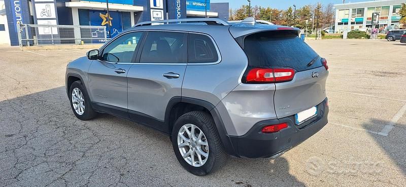 Usata Jeep Cherokee Longitude 185 CV (136 kW) 2018 Grigio SUV