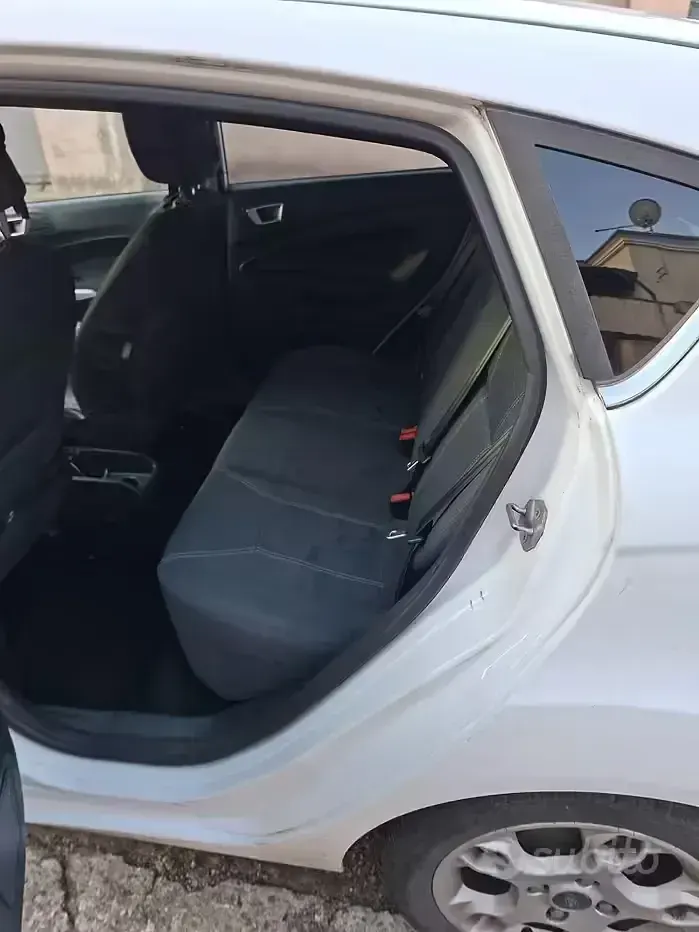 Gebraucht Ford Fiesta 82 PS (60 kW) 2012 Weiß Limousine