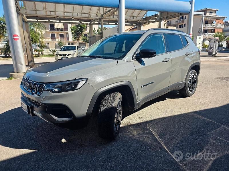Usata Jeep Compass 240 CV (176 kW) 2023 Verde SUV