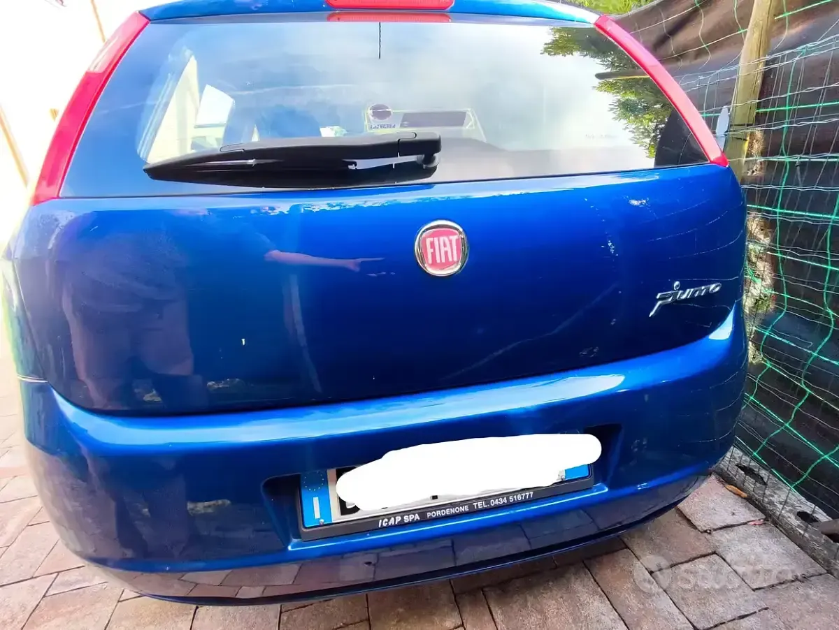 Usata Fiat Grande Punto 65 CV (47 kW) 2009 Bluazzurro Utilitaria