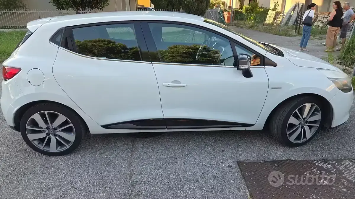 Usata Renault Clio 90 CV (66 kW) 2015 Bianco Utilitaria