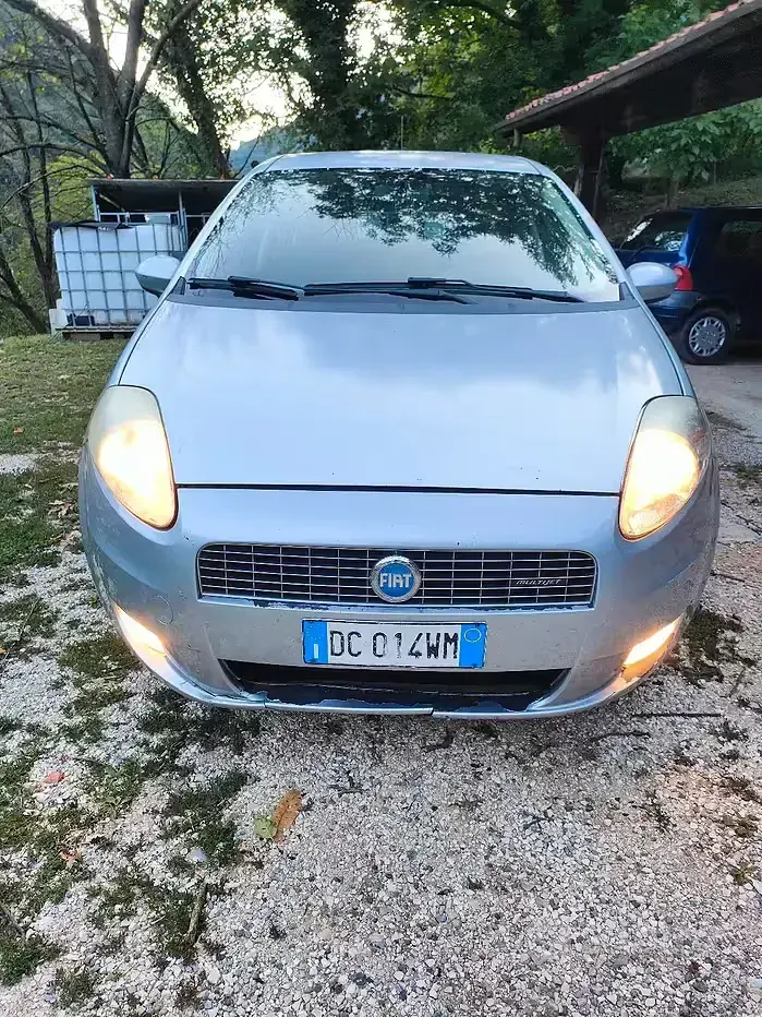 Usata Fiat Grande Punto 95 CV (69 kW) 2006 Grigio Utilitaria