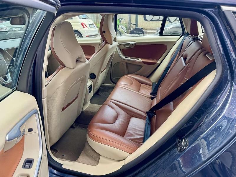 Usata Volvo V60 R-Design Momentum 114 CV (83 kW) 2013 Blu/azzurro Station wagon