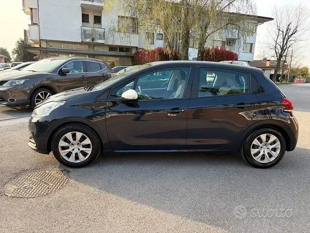 Usata Peugeot 208 Active 68 CV (50 kW) 2019 Nero Utilitaria
