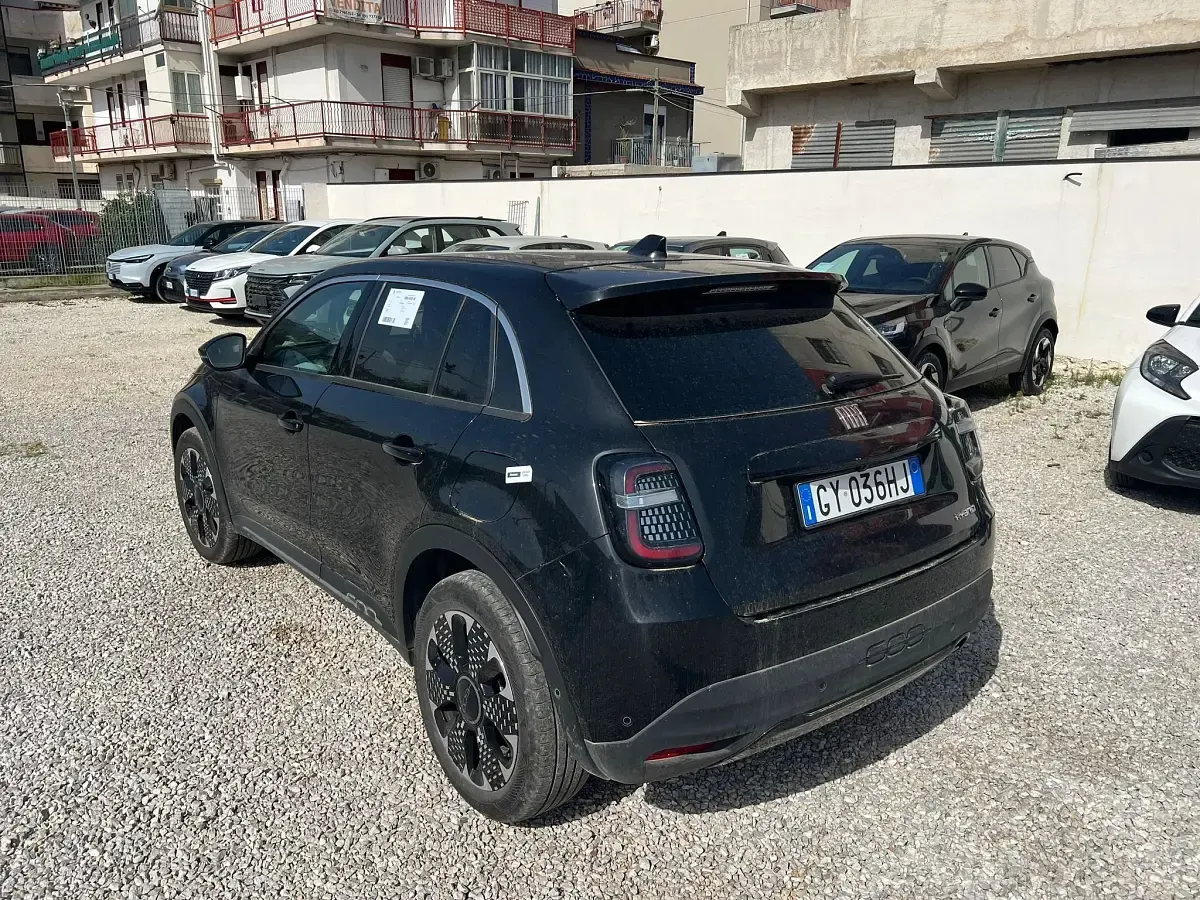 Usata Fiat 600 La Prima 100 CV (73 kW) 2025 601nero pastello SUV