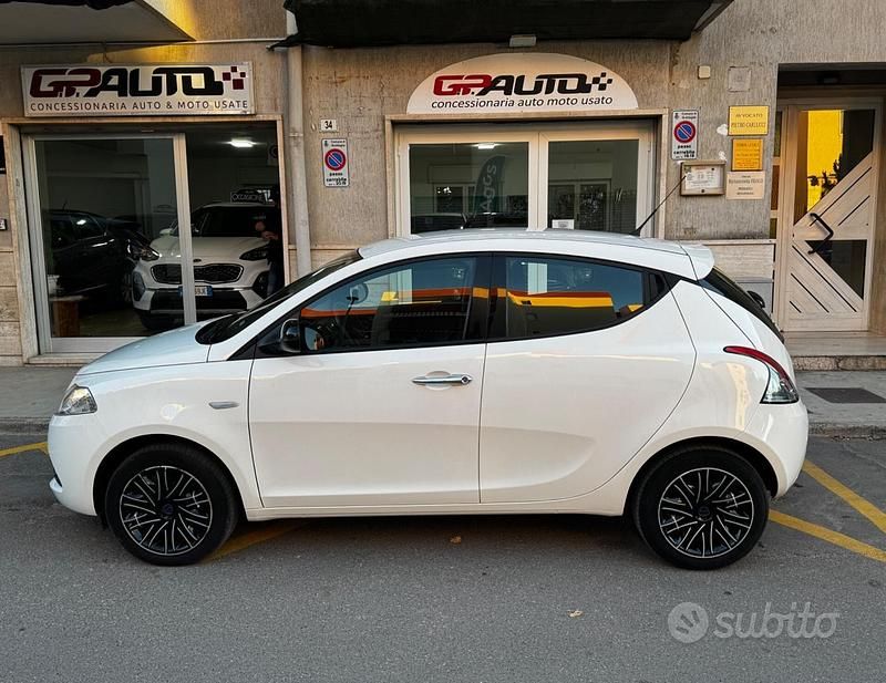 Usata Lancia Ypsilon Gold 69 CV (50 kW) 2019 Bianco Utilitaria