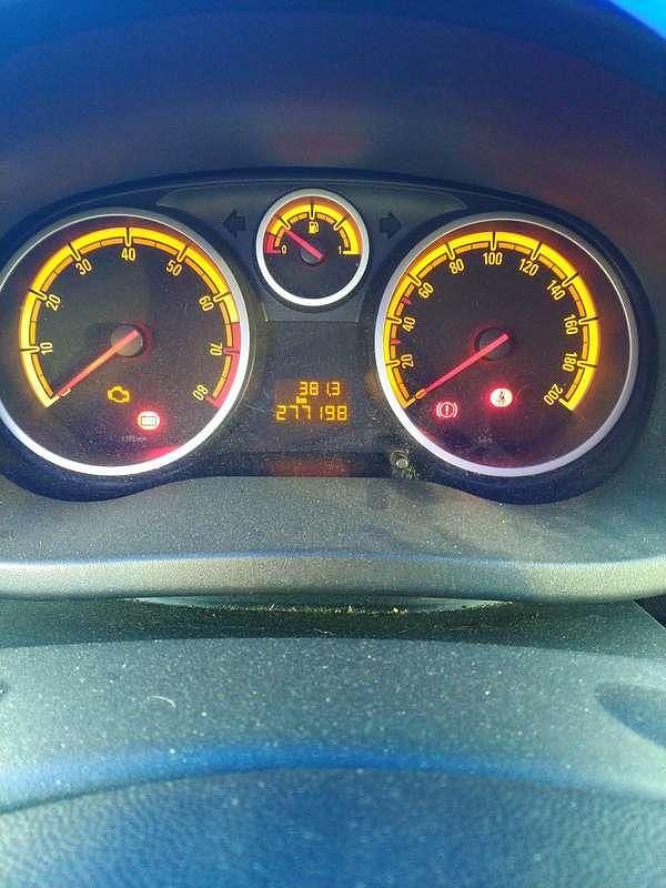 Usata Opel Corsa Edition 86 CV (63 kW) 2012 Bronzo Utilitaria